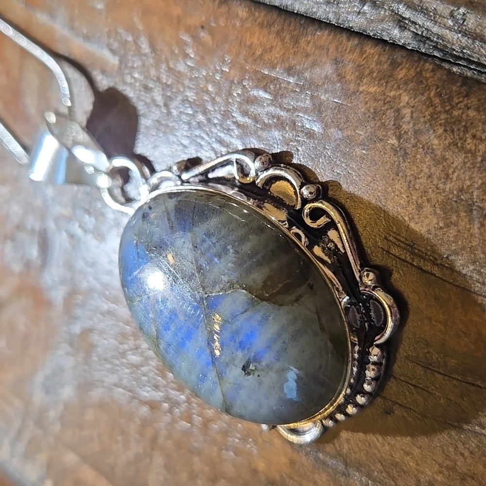 Labradorite Pendant - Picture 5 of 6